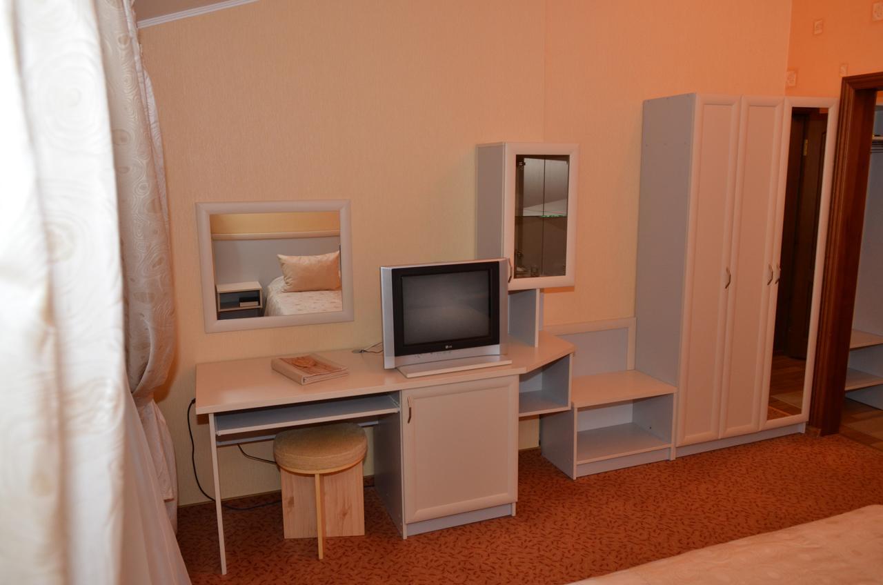 Hotel Serpanok Tyachiv 外观 照片