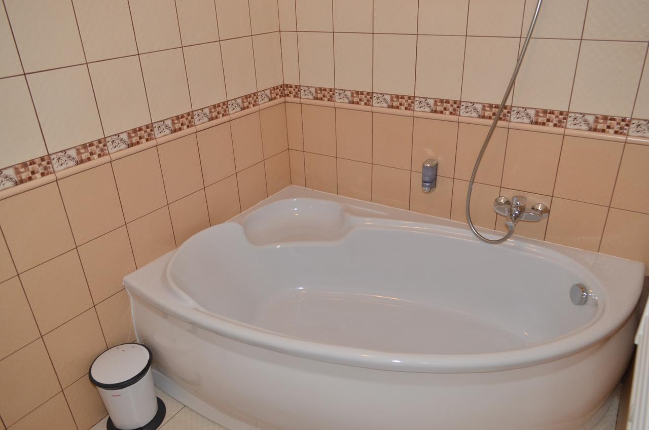 Hotel Serpanok Tyachiv 外观 照片