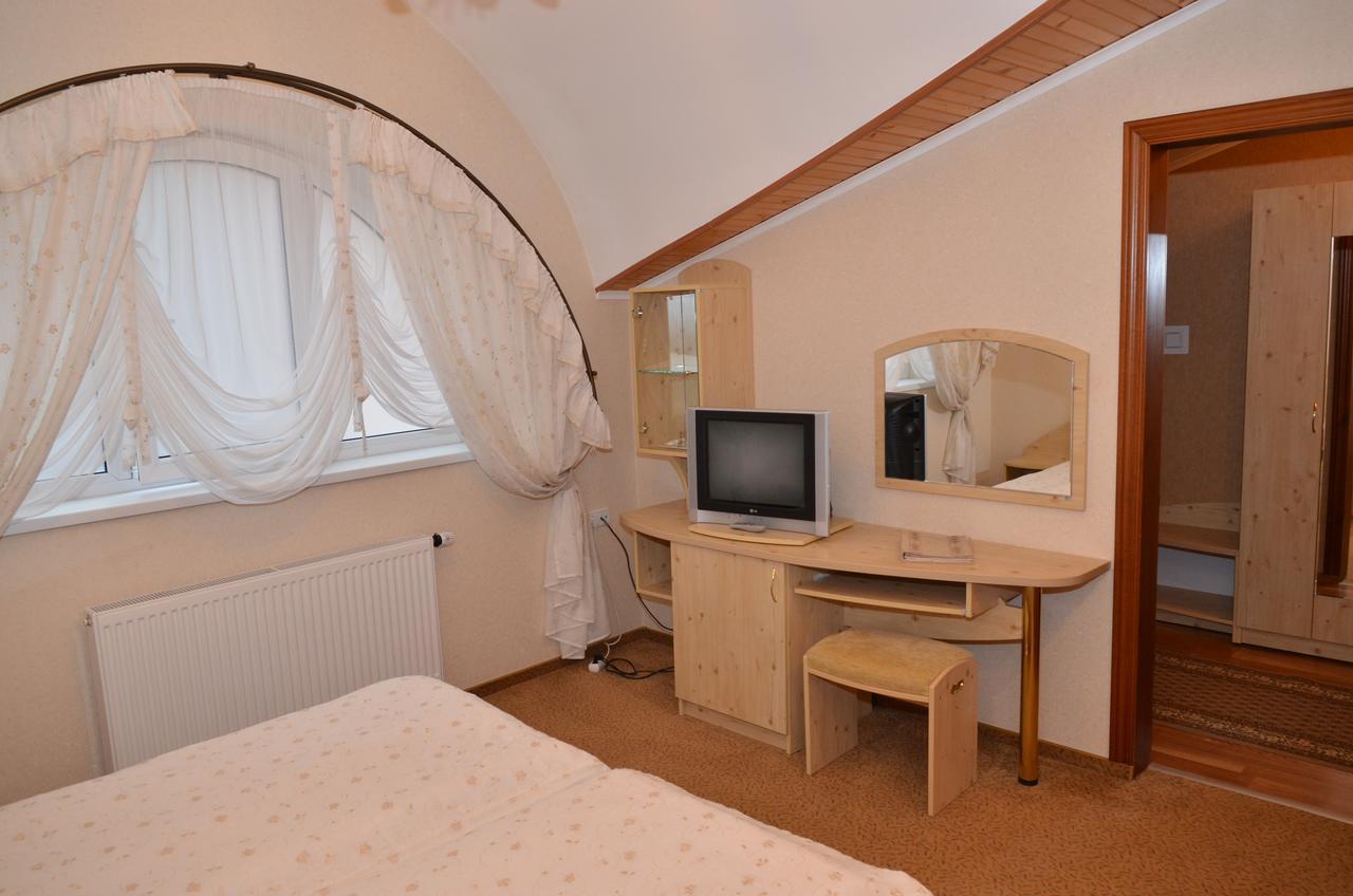Hotel Serpanok Tyachiv 外观 照片