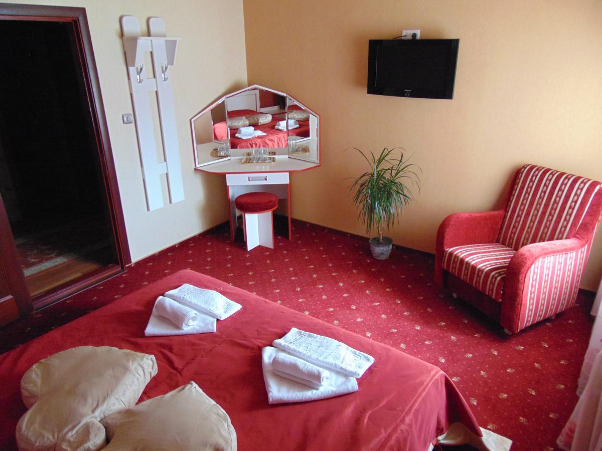 Hotel Serpanok Tyachiv 外观 照片